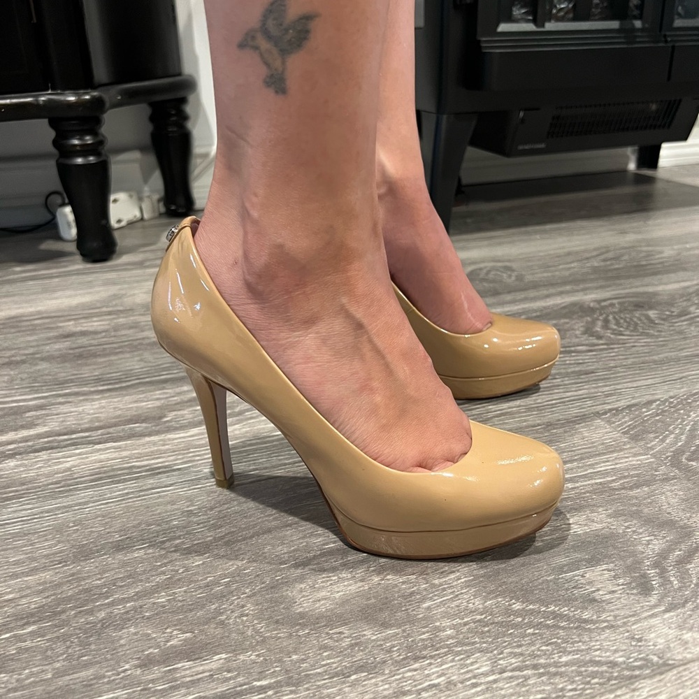 Michael Kors Beige Patent Heels